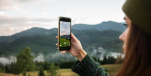 Usage & influence of mobile applications on traveling experience