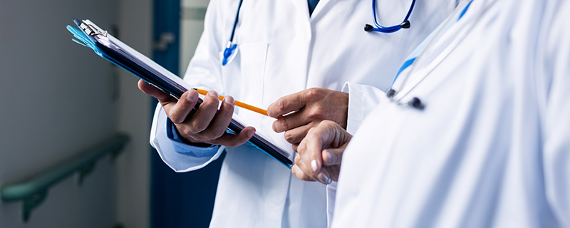 US Healthcare Quality Reporting Buyer Journey Case Study highlighting insights on stakeholder roles, vendor selection, and adoption barriers.